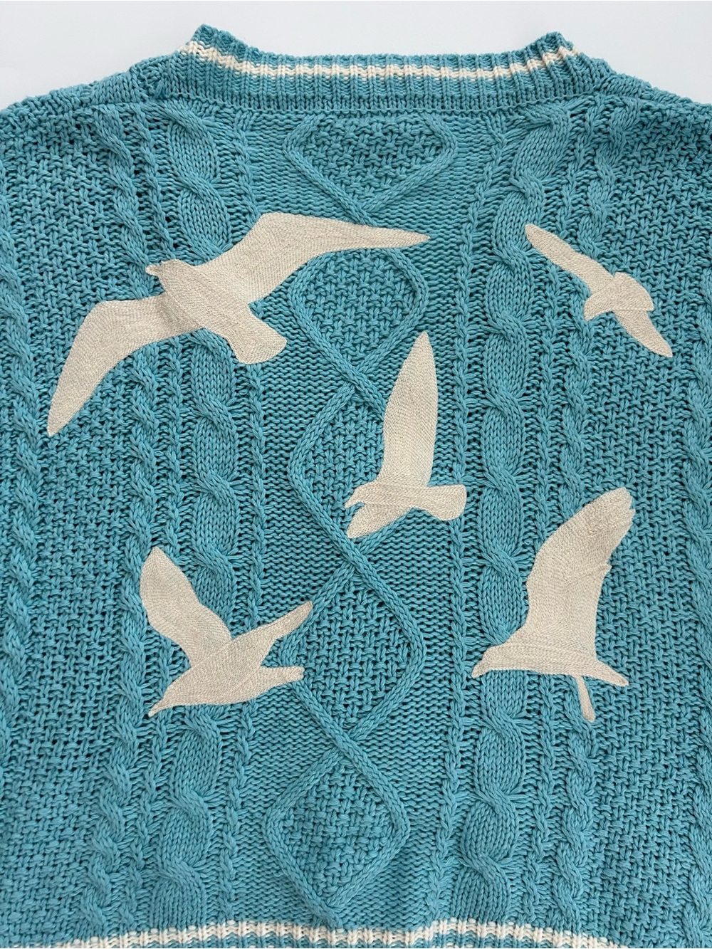Taylor Swift 1989 Cardigan Taylor’s Version
M/L
Embroidered Seagulls
Cable Knit - Picture 8 of 14
